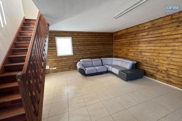 A louer superbe villa de type F4/5 avec vue mer et montagne plaine des Cafres 22 éme