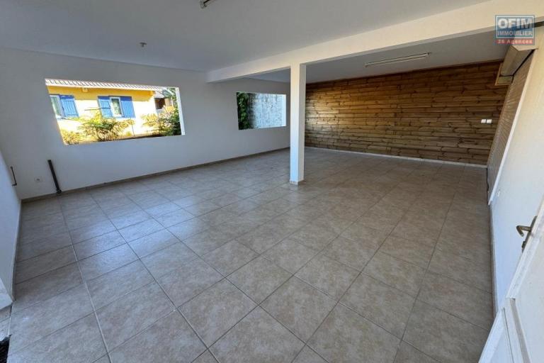A louer superbe villa de type F4/5 avec vue mer et montagne plaine des Cafres 22 éme