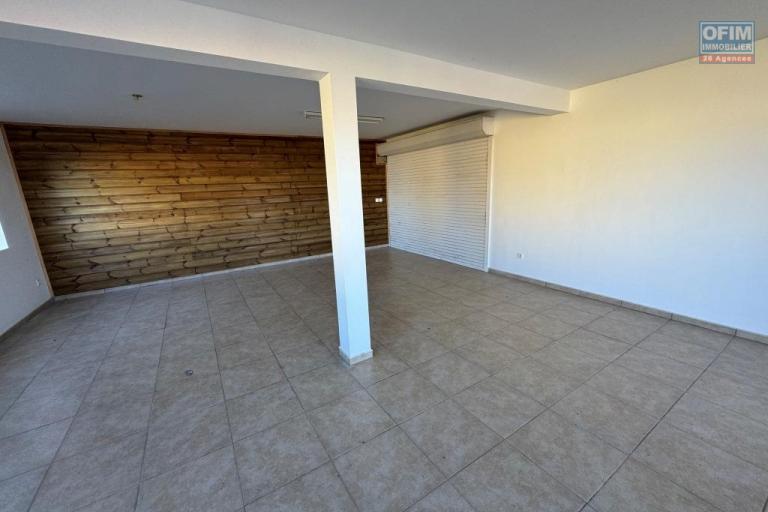 A louer superbe villa de type F4/5 avec vue mer et montagne plaine des Cafres 22 éme