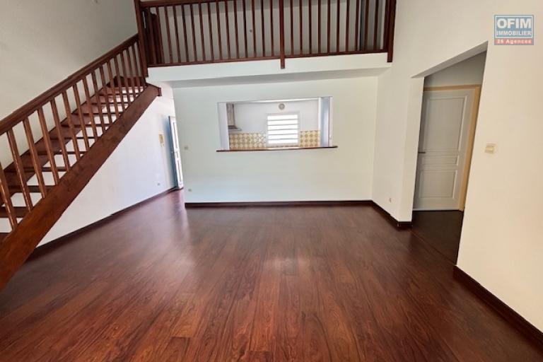 A vendre bel appartement T4/5  duplex &agrave; La rivi&egrave;re des pluies &agrave; STE MARIE.