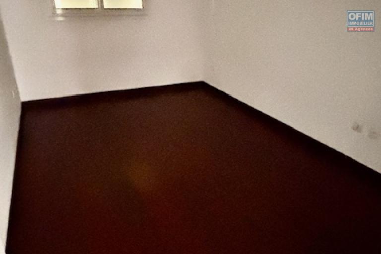 A vendre bel appartement T4/5  duplex &agrave; La rivi&egrave;re des pluies &agrave; STE MARIE.
