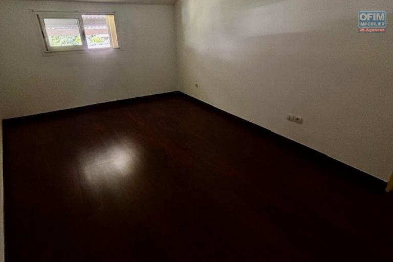 A vendre bel appartement T4/5  duplex &agrave; La rivi&egrave;re des pluies &agrave; STE MARIE.