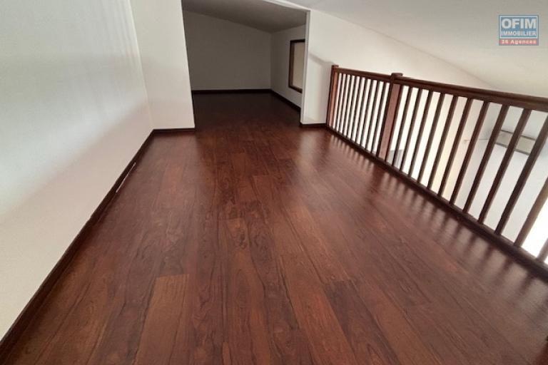 A vendre bel appartement T4/5  duplex &agrave; La rivi&egrave;re des pluies &agrave; STE MARIE.
