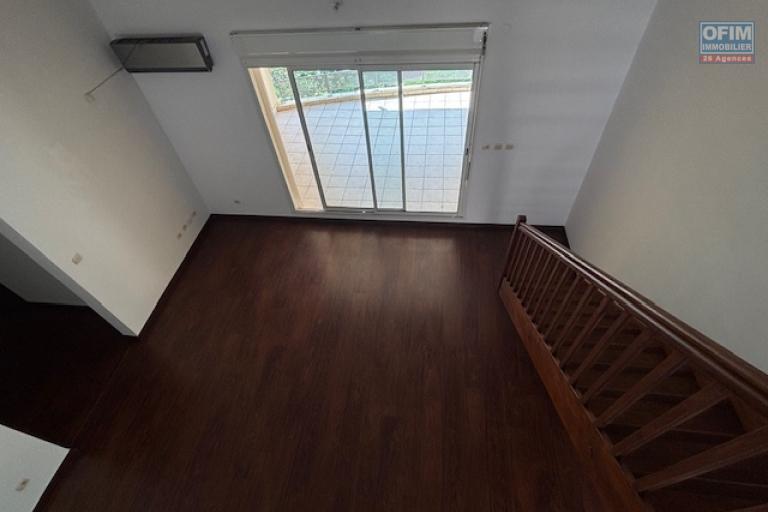 A vendre bel appartement T4/5  duplex &agrave; La rivi&egrave;re des pluies &agrave; STE MARIE.