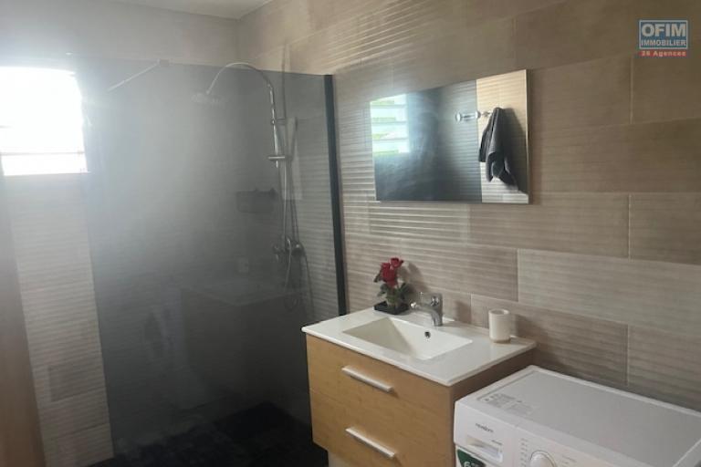 A louer jolie villa de type F3 meublée dans un quartier calme.