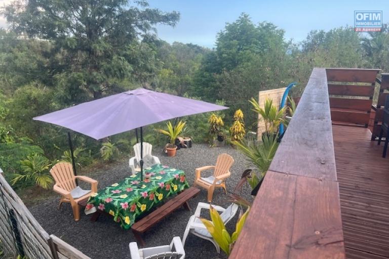 A louer jolie villa de type F3 meublée dans un quartier calme.