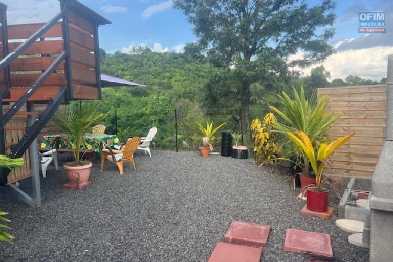 A louer jolie villa de type F3 meublée dans un quartier calme.