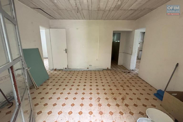A vendre maison créole type T3/T4 + local commercial bien situé loué