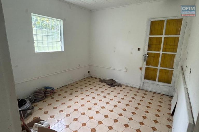 A vendre maison créole type T3/T4 + local commercial bien situé loué