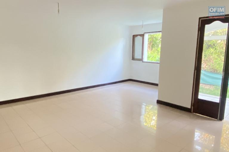 A louer charmante villa de type F5