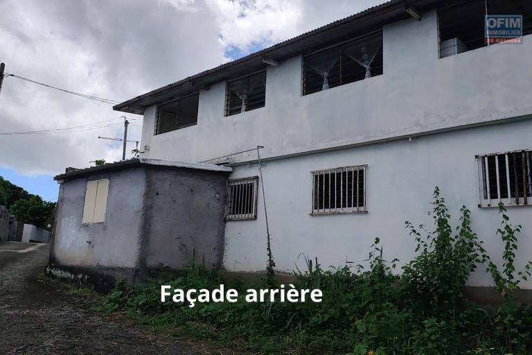 Occasion à saisir vue mer extraordinaire - Maison de 176 m2 à rénover sur un terrain de 846 m2 - PICHETTE à LA POSSESION