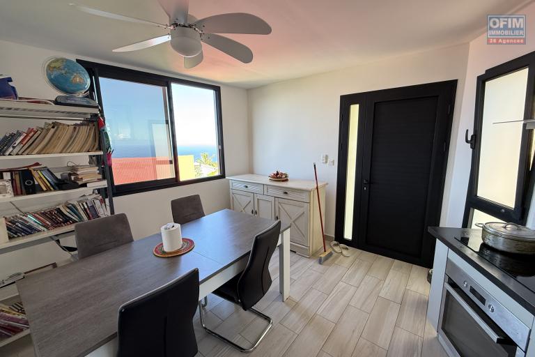 Bel appartement T3 en RDC avec magnifique vue mer et montagne proche centre ville