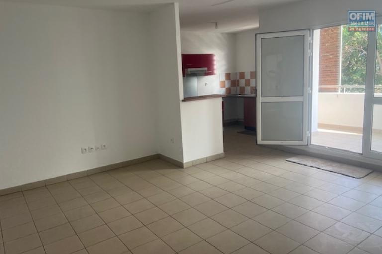 A louer appartement de type T4 dans une petite résidence proche école et petite vue mer