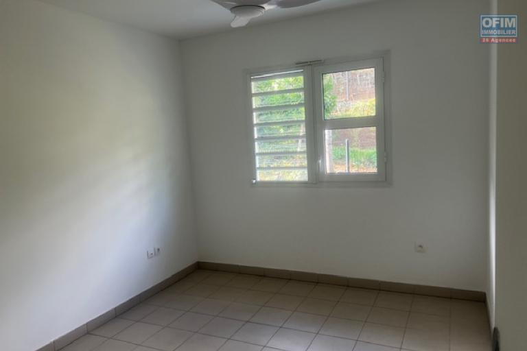 A louer appartement de type T4 dans une petite résidence proche école et petite vue mer