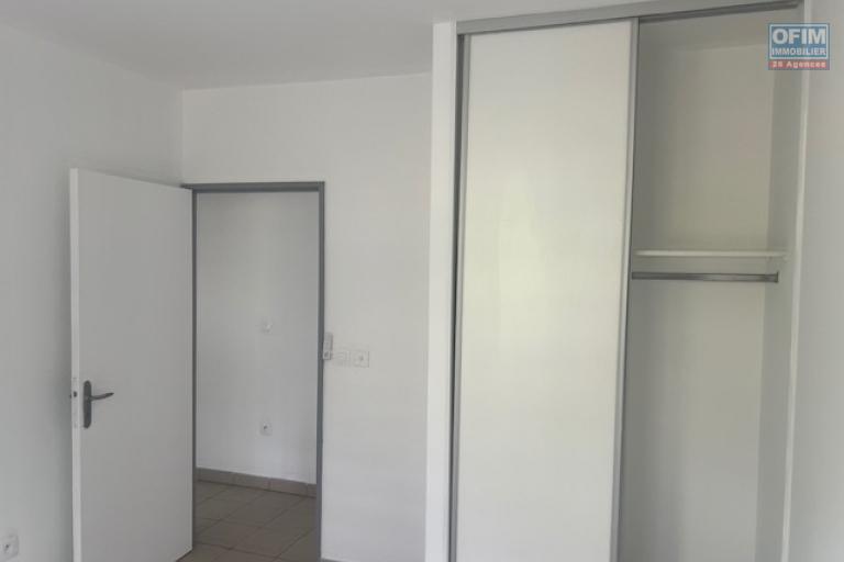 A louer appartement de type T4 dans une petite résidence proche école et petite vue mer