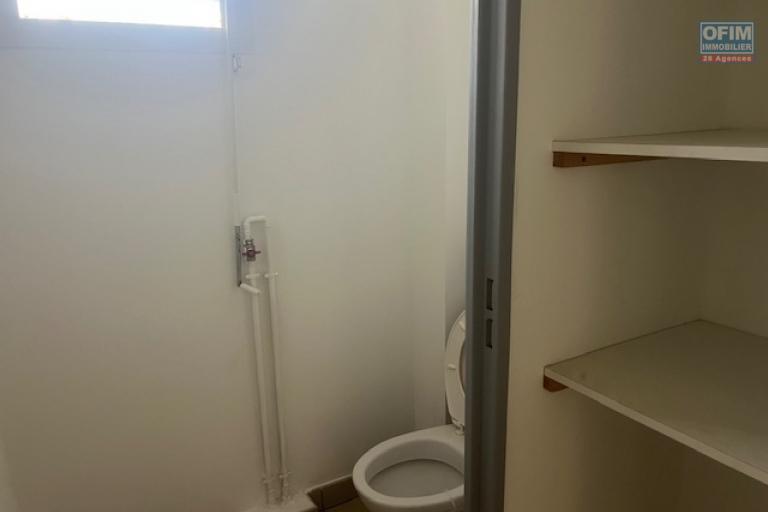 A louer appartement de type T4 dans une petite résidence proche école et petite vue mer