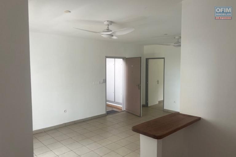 A louer appartement de type T4 dans une petite résidence proche école et petite vue mer