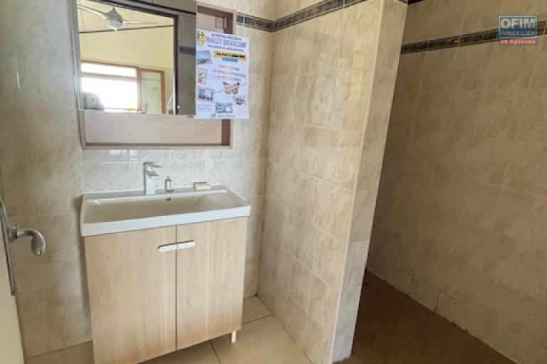 A vendre spacieuse maison T/7 à Saint Denis- La Montagne