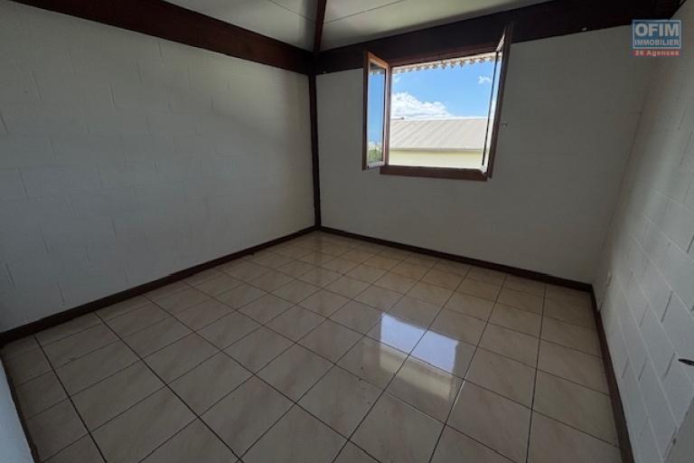 A vendre spacieuse maison T/7 à Saint Denis- La Montagne