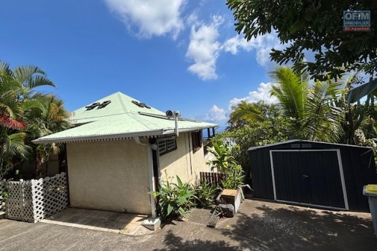 A vendre spacieuse maison T/7 à Saint Denis- La Montagne
