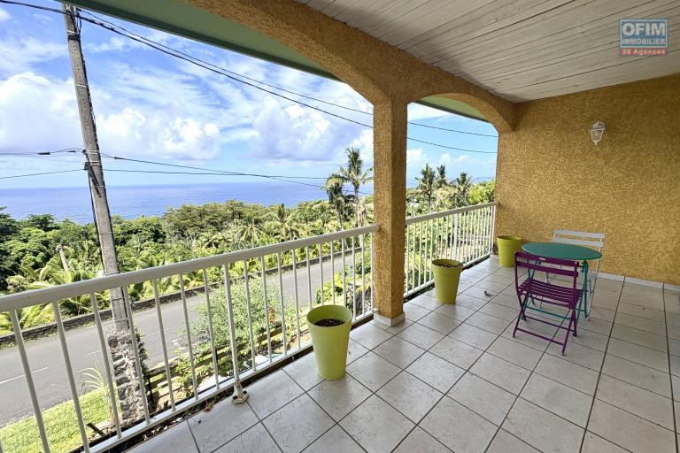 Maison meubl&eacute;e T3 &agrave; louer sur Sainte-Rose avec vue mer