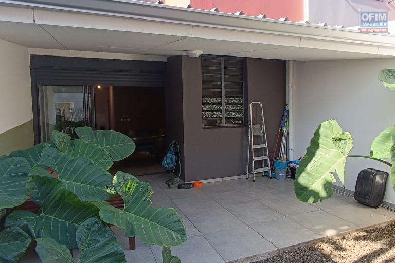 A louer villa mitoyenne de ville de type F4 dans une résidence sécurisée proche lycée des AVIRONS