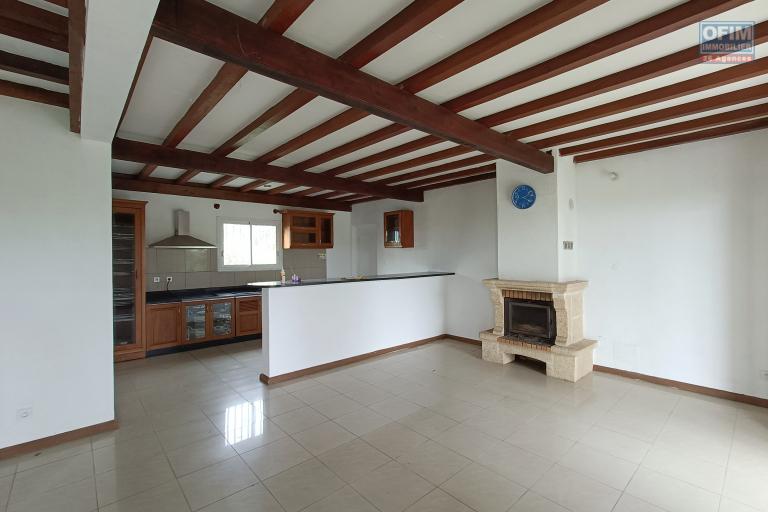 A vendre villa T5 de 165m2 avec magnifique vue montagne à Bras des Calumets