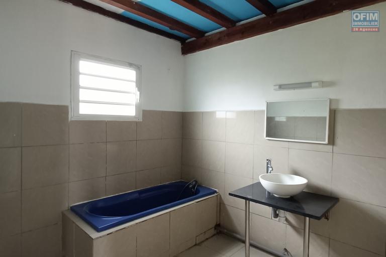 A vendre villa T5 de 165m2 avec magnifique vue montagne à Bras des Calumets