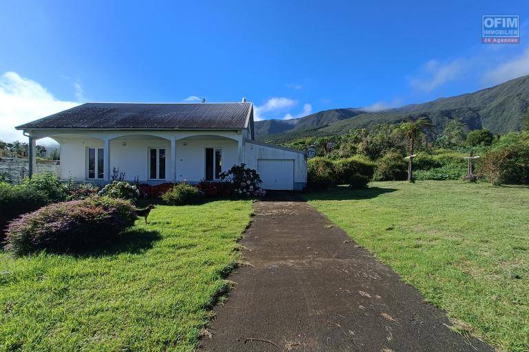 A vendre villa T5 de 165m2 avec magnifique vue montagne à Bras des Calumets