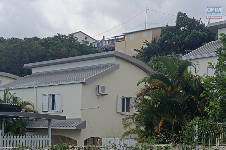 Charmante villa duplex 3 chambres rénovée avec vue mer à Ravine des Cabris