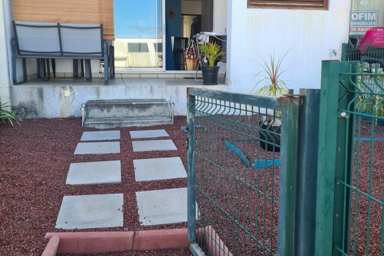 A louer joli appartement F2 MEUBLE  avec jardinets le Tampon