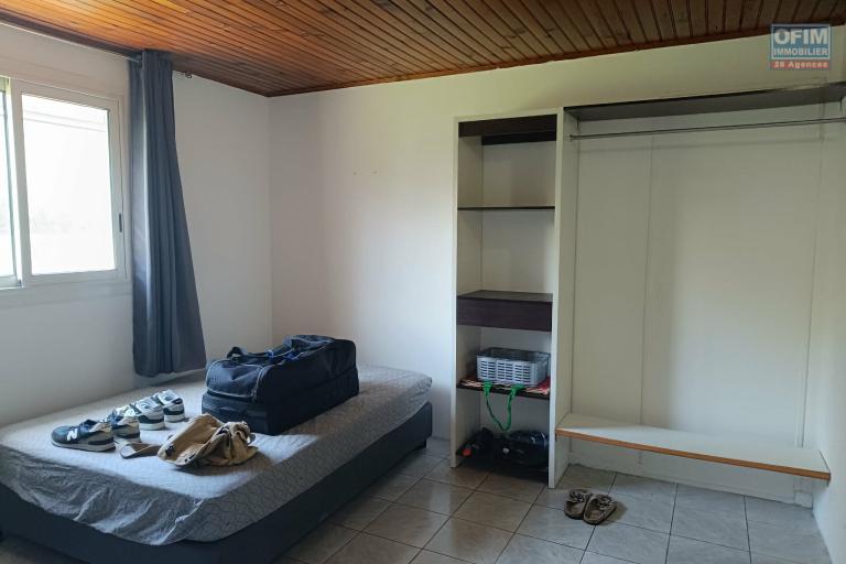 Ensemble immobilier T3 + T2 sur terrain de 572 m² avec piscine Saint Louis - CHAMBRE T2