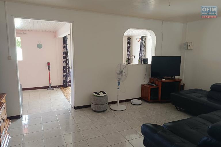 Ensemble immobilier T3 + T2 sur terrain de 572 m² avec piscine Saint Louis - T3 SALON T3