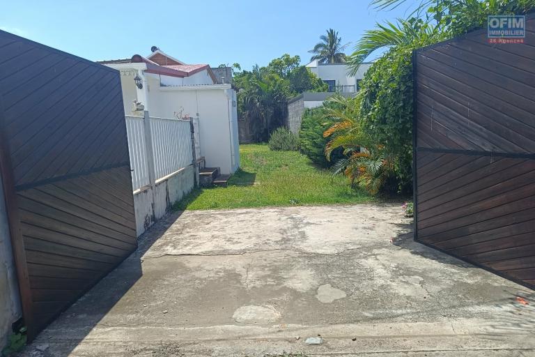 Ensemble immobilier T3 + T2 sur terrain de 572 m² avec piscine Saint Louis - ENTRÉE T3