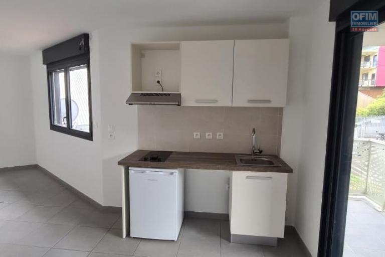 A louer grand studio neuf d'environ 34 m&sup2; dans r&eacute;sidence pour &eacute;tudiants &agrave; l'universit&eacute; du Tampon