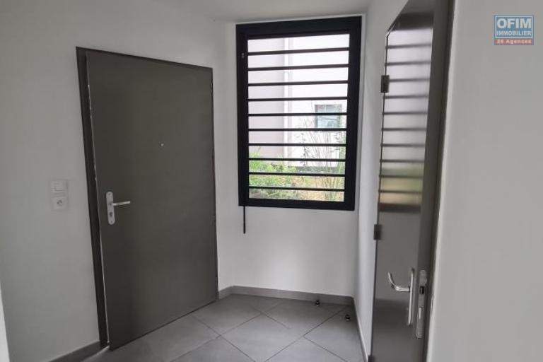 A louer grand studio neuf d'environ 34 m&sup2; dans r&eacute;sidence pour &eacute;tudiants &agrave; l'universit&eacute; du Tampon