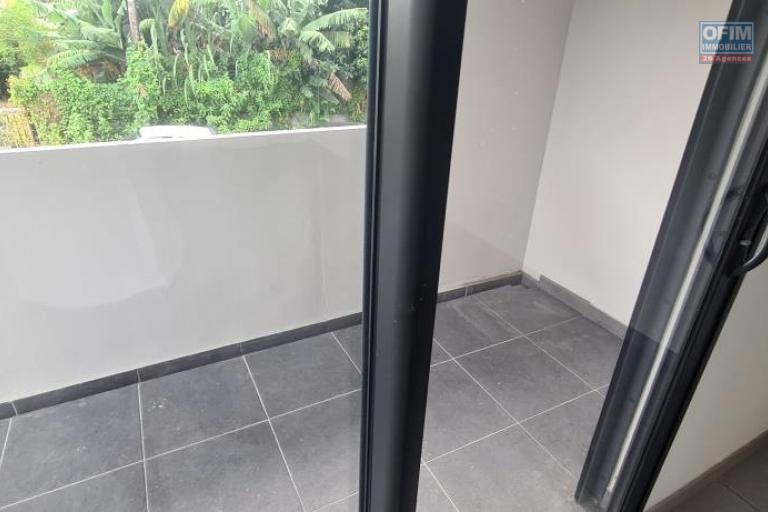 A louer grand studio neuf d'environ 34 m&sup2; dans r&eacute;sidence pour &eacute;tudiants &agrave; l'universit&eacute; du Tampon
