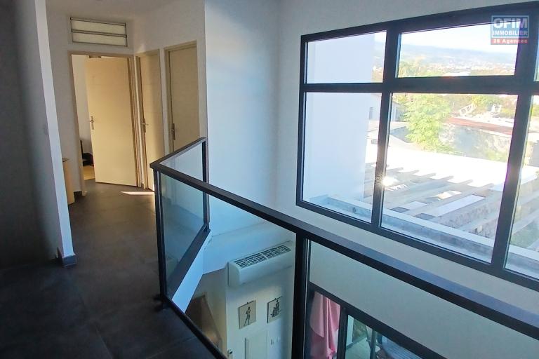A LOUER Belle villa moderne de type F4 avec PISCINE sur La Ravine à Marquet à la POSSESSION