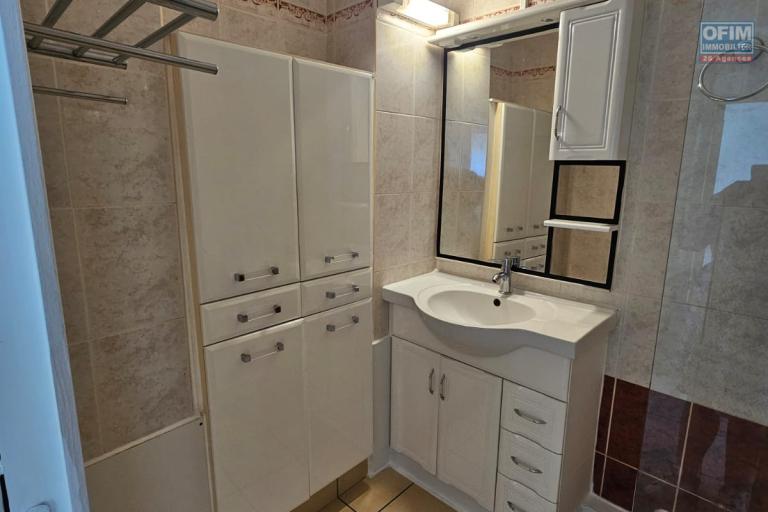 Appartement T3/T4 à Saint-Denis dans le Carré d’Or avec vue mer & montagne
