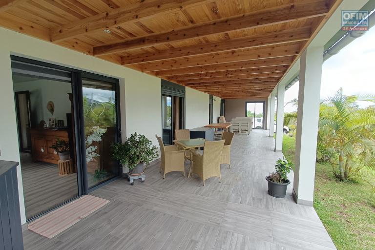 A vendre exceptionnelle Villa sur un terrain de 3100 m2 &agrave; la PLaine des Palmistes