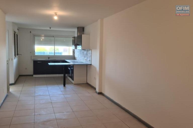 A vendre appartement F2 avec grande varangue ET jardinet le Tampon 14 &eacute;me