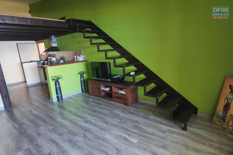 A louer &agrave; Saint Leu  appartement T1 bis  meubl&eacute; avec vue mer