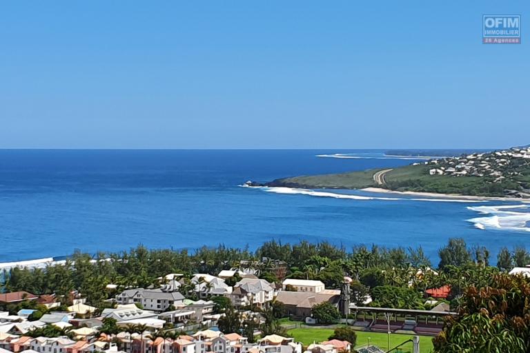 A louer &agrave; Saint Leu  appartement T1 bis  meubl&eacute; avec vue mer