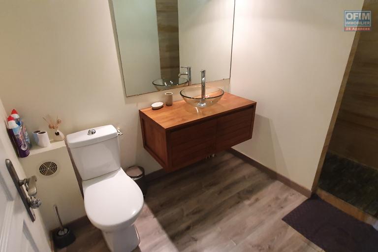 A louer &agrave; Saint Leu  appartement T1 bis  meubl&eacute; avec vue mer