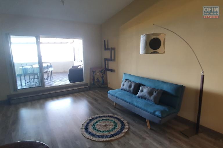 A louer &agrave; Saint Leu  appartement T1 bis  meubl&eacute; avec vue mer