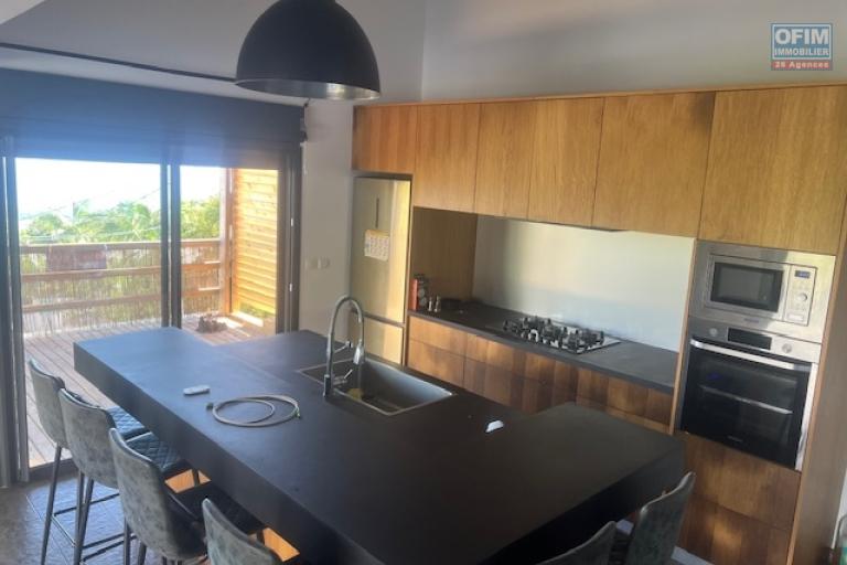 &Agrave; louer &ndash; Belle villa F4 avec piscine &ndash; Quartier du Manirons