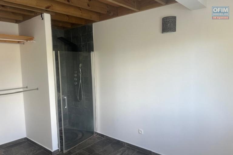 &Agrave; louer &ndash; Belle villa F4 avec piscine &ndash; Quartier du Manirons
