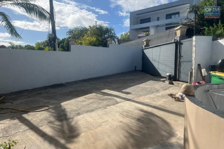 &Agrave; louer &ndash; Belle villa F4 avec piscine &ndash; Quartier du Manirons