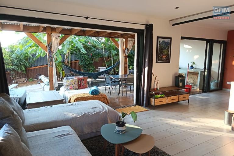 A VENDRE MAISON F4 DE 180 M2 DE SURFACE AVEC PISCINE ET VUE MER A ST LEU