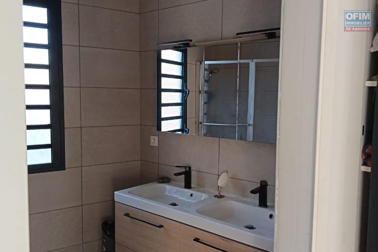 A VENDRE MAISON F4 DE 180 M2 DE SURFACE AVEC PISCINE ET VUE MER A ST LEU